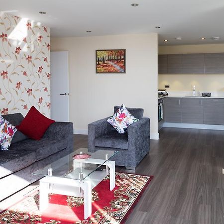 Contemporary & Homely Penthouse, 2 Mins Walk From Cambridge Station, Lift Access, Secured Gated On-Site Parking, Self Check-In, Super Fast Wifi, Terrace & Sleeps 6 Ngoại thất bức ảnh