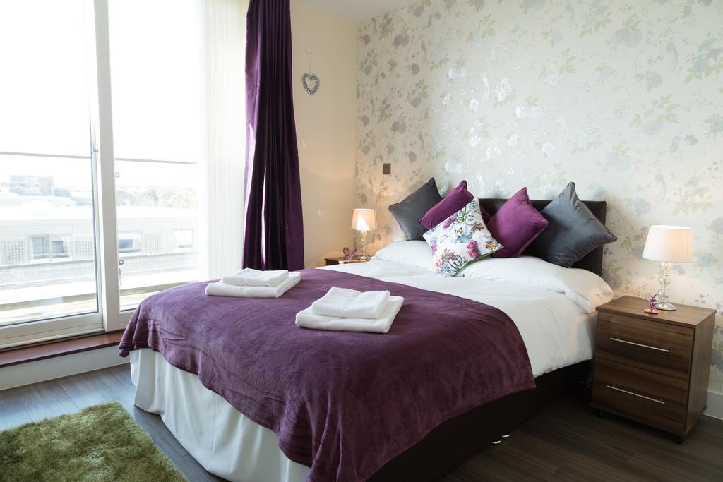 Contemporary & Homely Penthouse, 2 Mins Walk From Cambridge Station, Lift Access, Secured Gated On-Site Parking, Self Check-In, Super Fast Wifi, Terrace & Sleeps 6 Ngoại thất bức ảnh