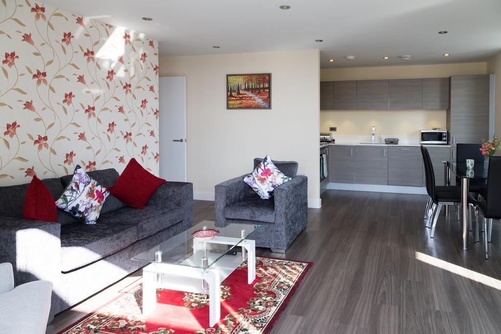 Contemporary & Homely Penthouse, 2 Mins Walk From Cambridge Station, Lift Access, Secured Gated On-Site Parking, Self Check-In, Super Fast Wifi, Terrace & Sleeps 6 Ngoại thất bức ảnh
