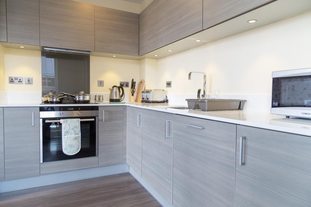 Contemporary & Homely Penthouse, 2 Mins Walk From Cambridge Station, Lift Access, Secured Gated On-Site Parking, Self Check-In, Super Fast Wifi, Terrace & Sleeps 6 Ngoại thất bức ảnh