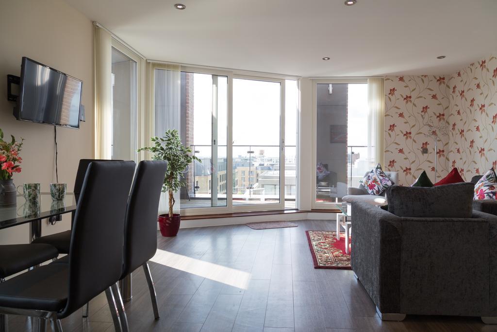 Contemporary & Homely Penthouse, 2 Mins Walk From Cambridge Station, Lift Access, Secured Gated On-Site Parking, Self Check-In, Super Fast Wifi, Terrace & Sleeps 6 Ngoại thất bức ảnh