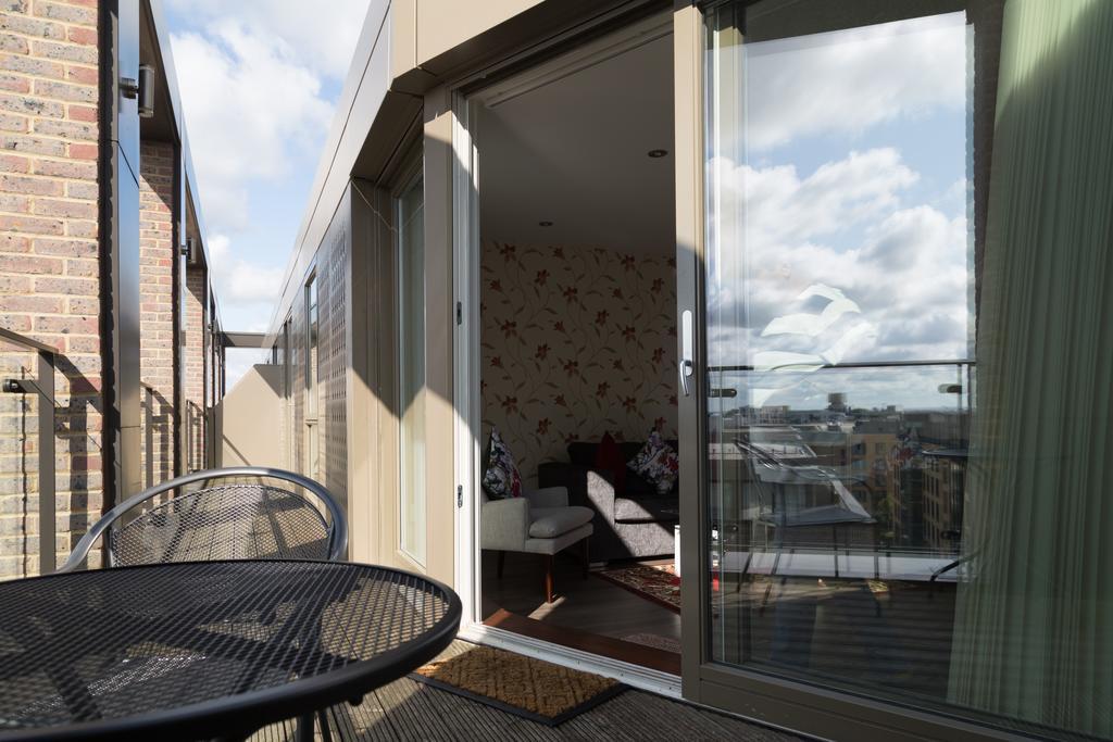 Contemporary & Homely Penthouse, 2 Mins Walk From Cambridge Station, Lift Access, Secured Gated On-Site Parking, Self Check-In, Super Fast Wifi, Terrace & Sleeps 6 Ngoại thất bức ảnh