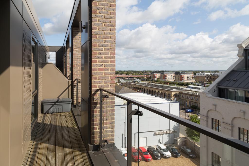 Contemporary & Homely Penthouse, 2 Mins Walk From Cambridge Station, Lift Access, Secured Gated On-Site Parking, Self Check-In, Super Fast Wifi, Terrace & Sleeps 6 Ngoại thất bức ảnh