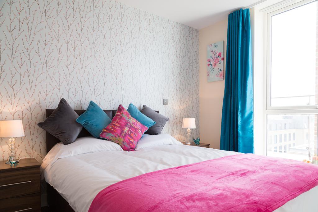Contemporary & Homely Penthouse, 2 Mins Walk From Cambridge Station, Lift Access, Secured Gated On-Site Parking, Self Check-In, Super Fast Wifi, Terrace & Sleeps 6 Ngoại thất bức ảnh